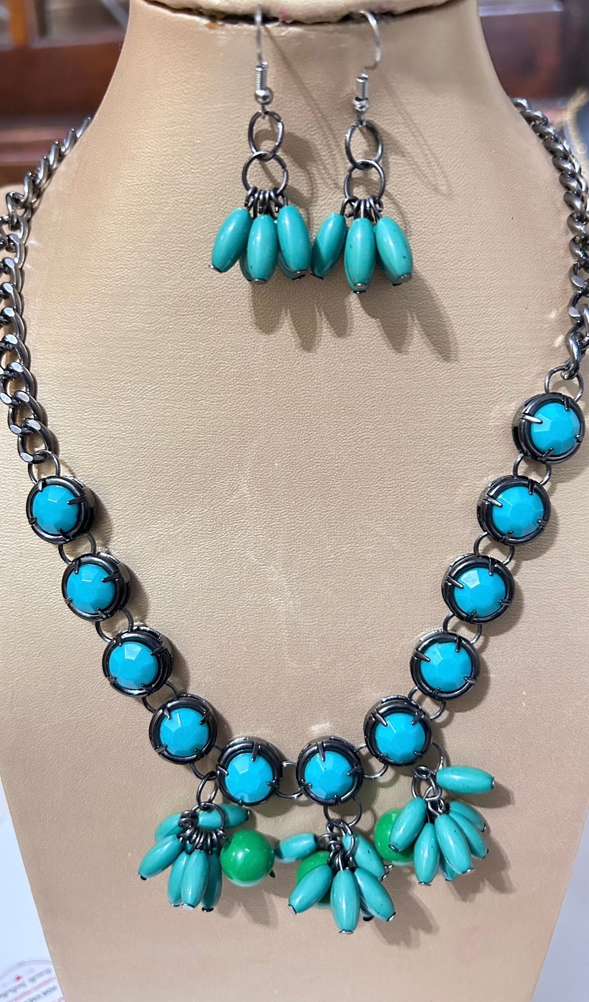 Conjunto ródio e verde orquídea