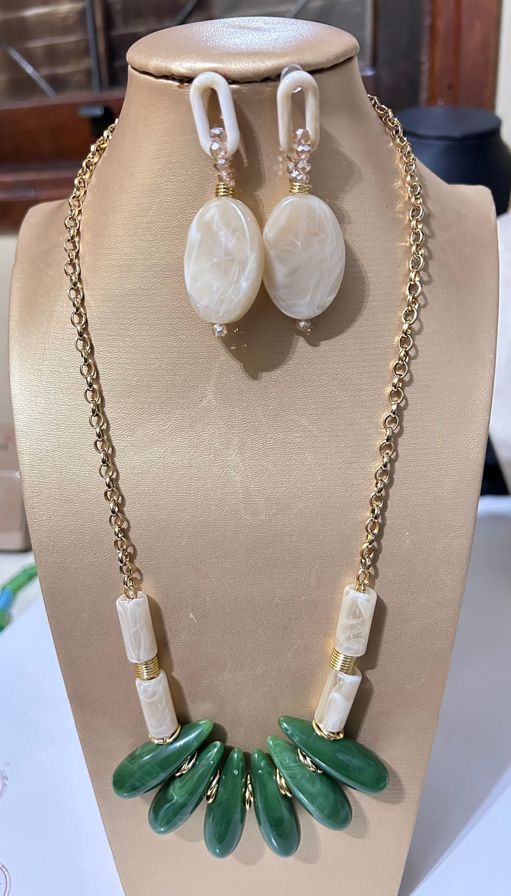 Conjunto pinos verde resina